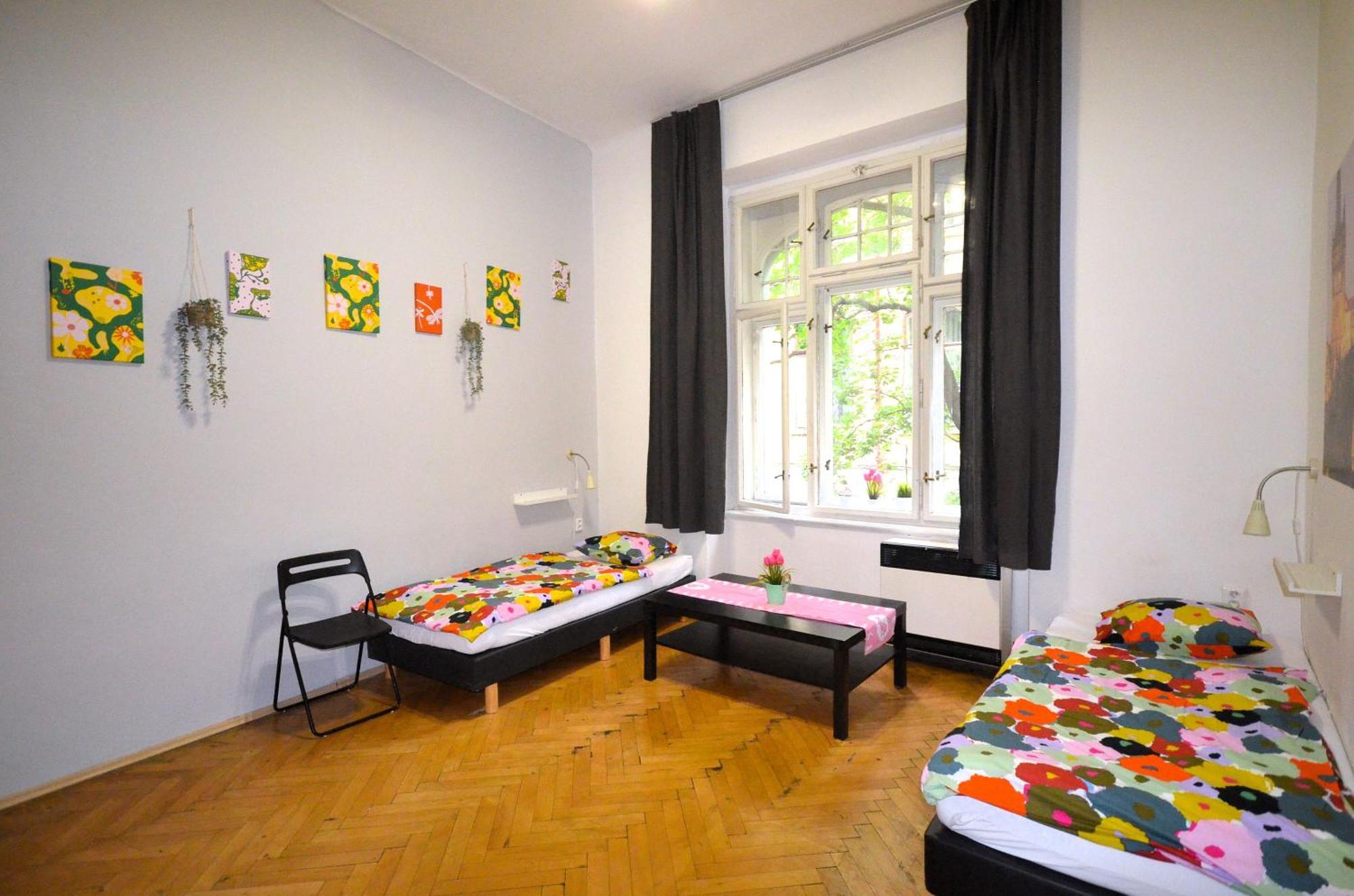 Habitación Cuádruple Económica con baño compartido